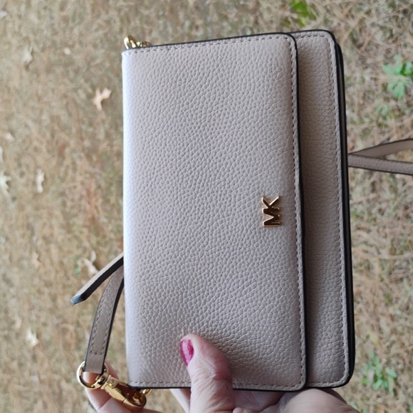 Handbags - Michael Kors cell phone crossbody wallet on a chain Euc